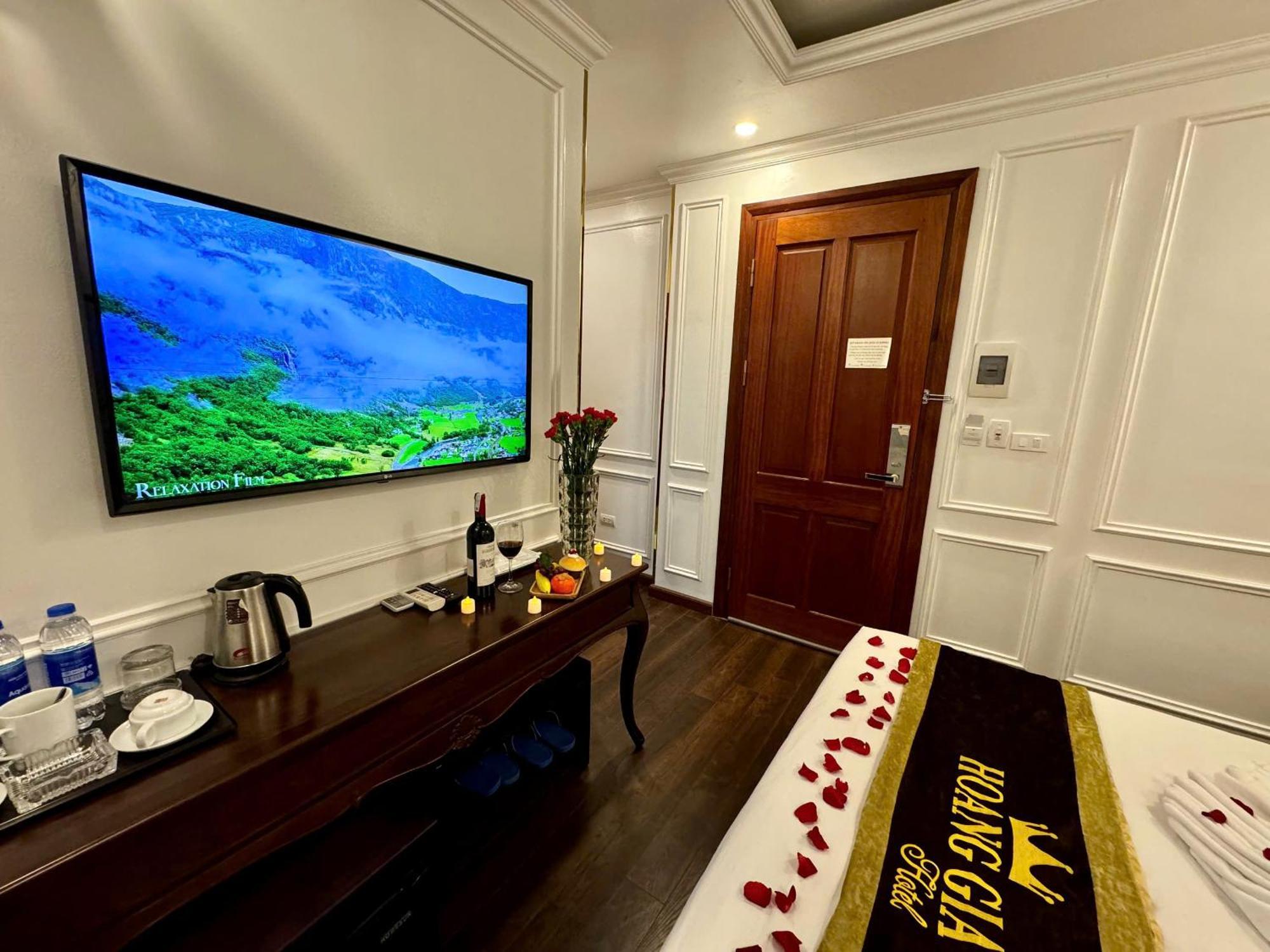 Hoang Gia Hotel Nhan Hoa Ханой Екстер'єр фото