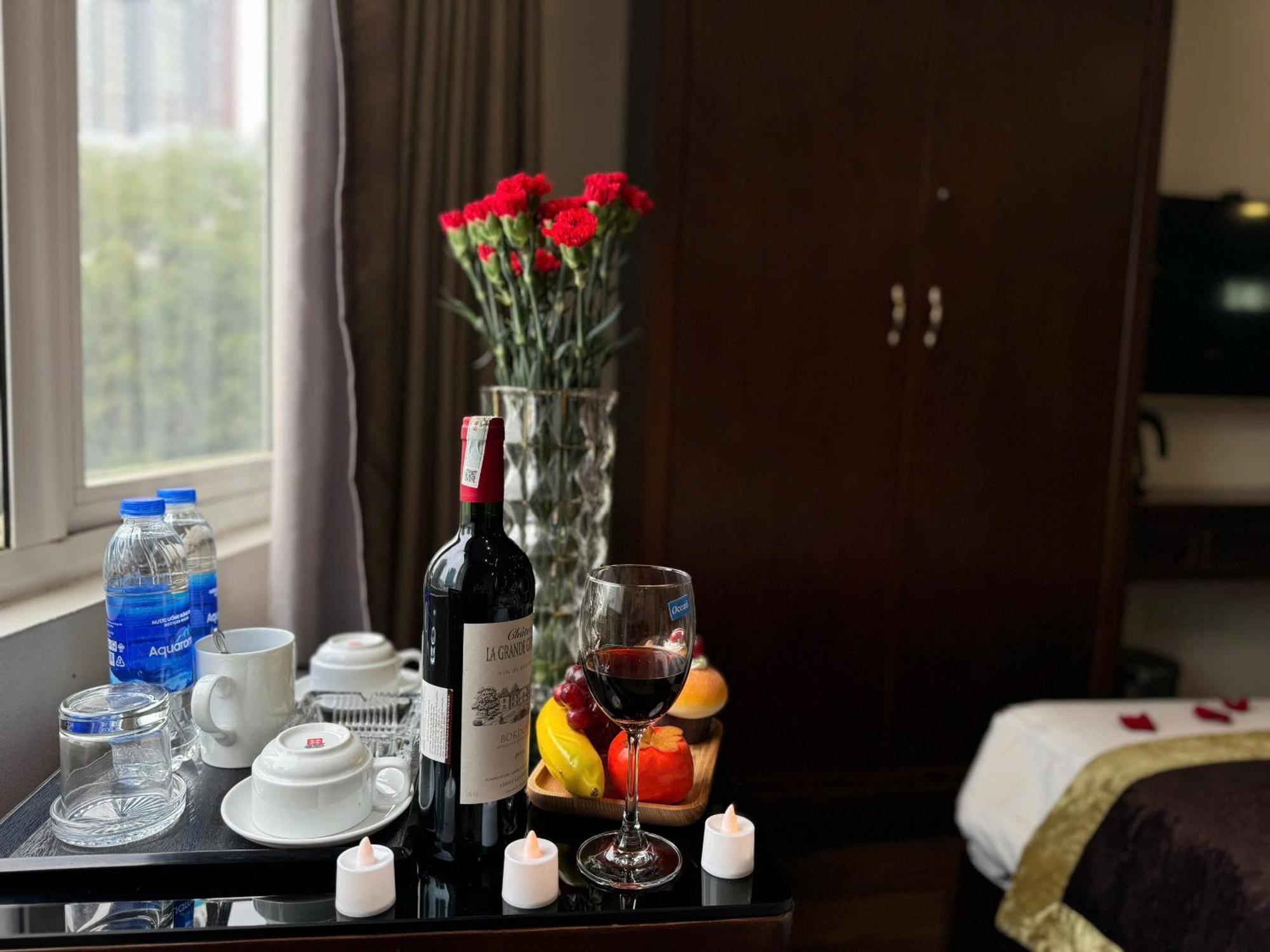 Hoang Gia Hotel Nhan Hoa Ханой Екстер'єр фото