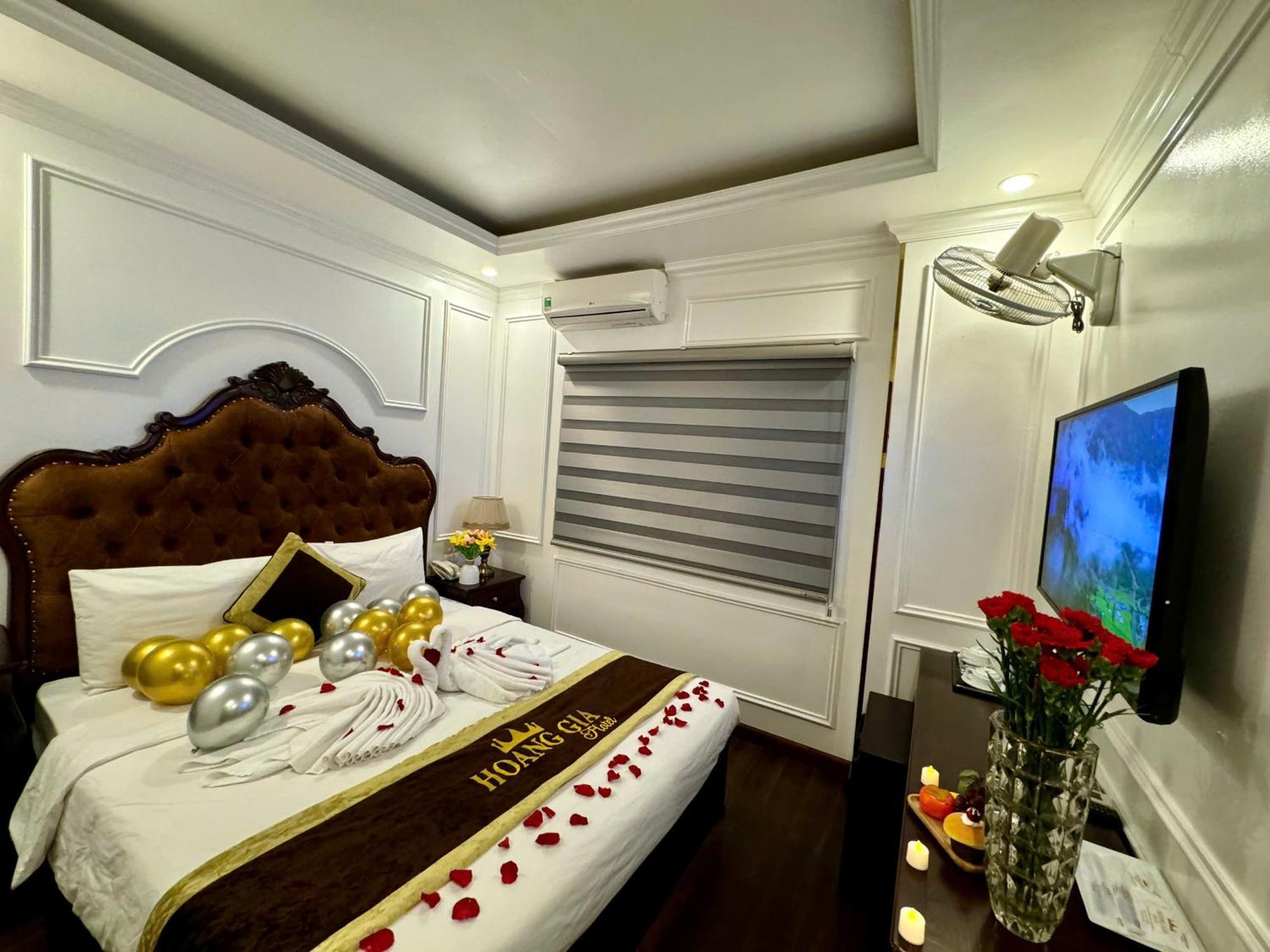 Hoang Gia Hotel Nhan Hoa Ханой Екстер'єр фото