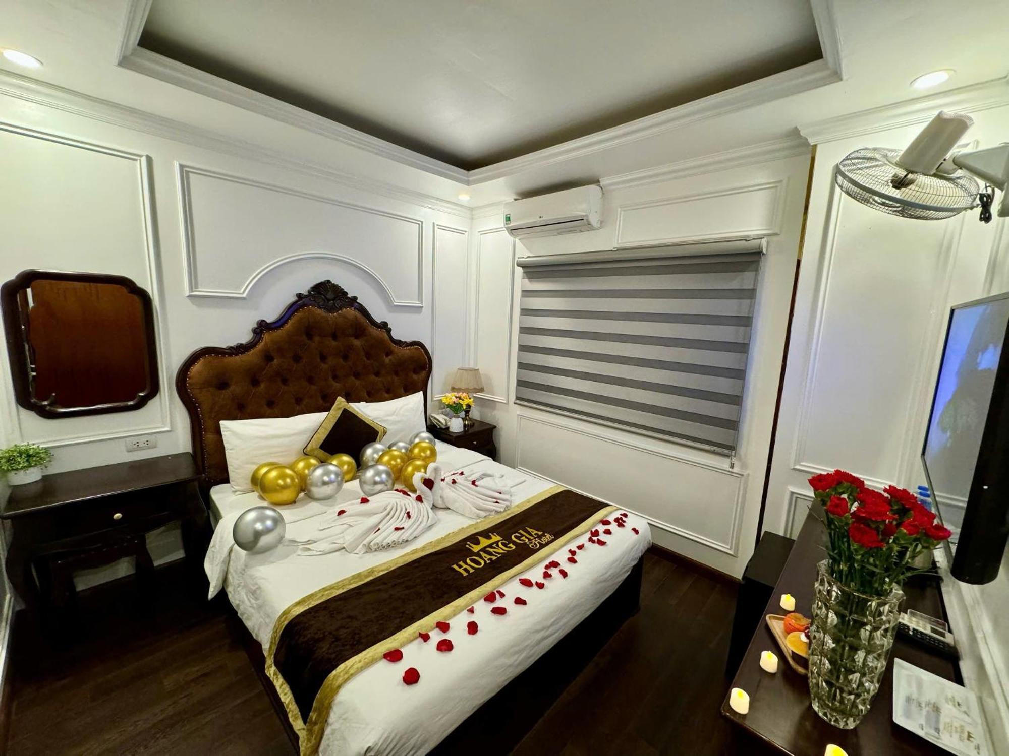 Hoang Gia Hotel Nhan Hoa Ханой Екстер'єр фото