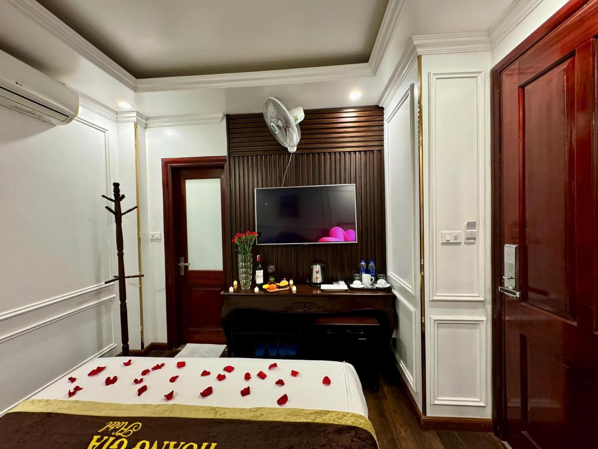 Hoang Gia Hotel Nhan Hoa Ханой Екстер'єр фото