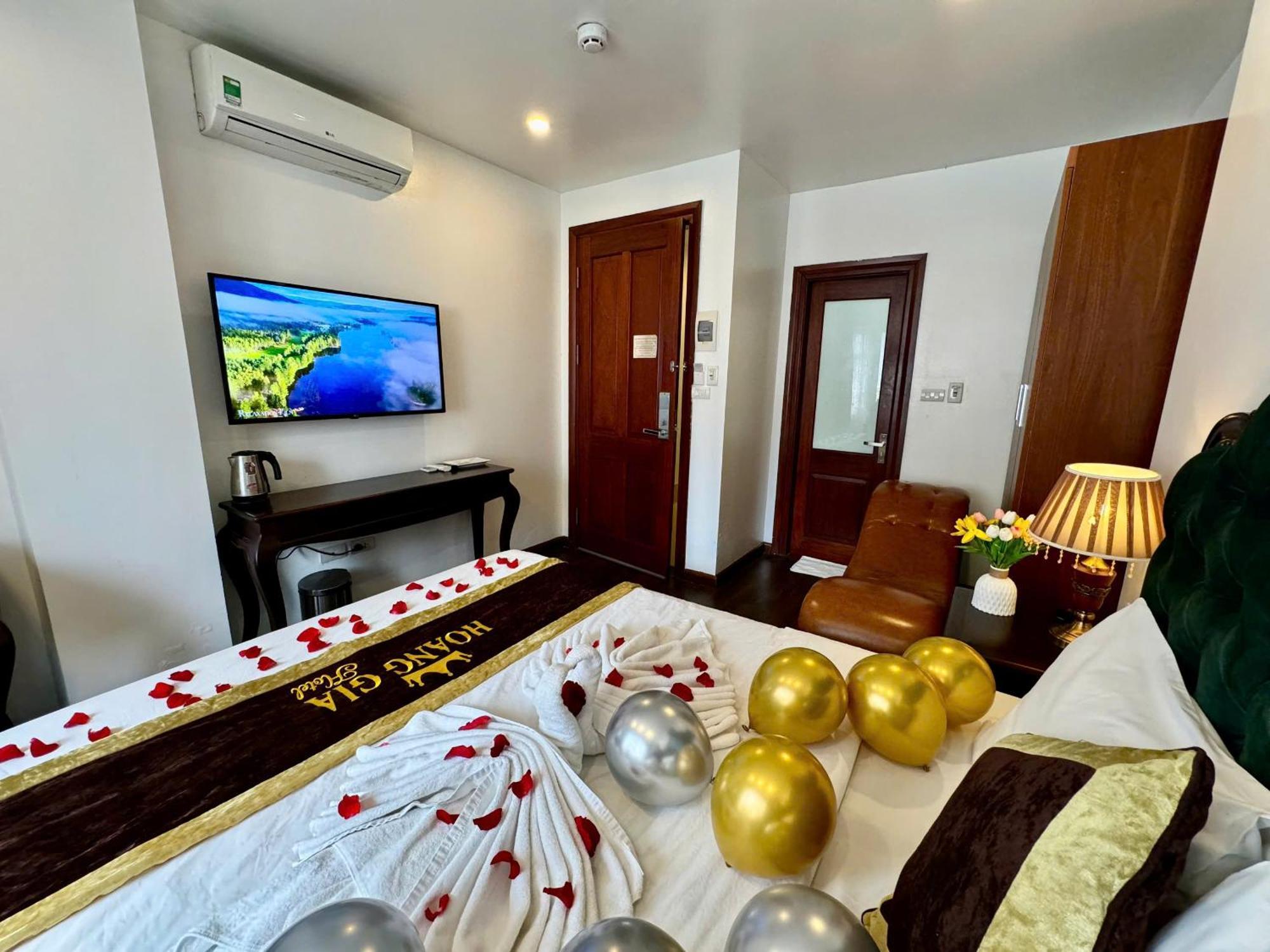 Hoang Gia Hotel Nhan Hoa Ханой Екстер'єр фото